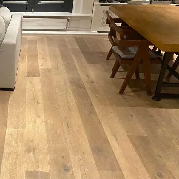 Een door Vloer Schuur Expert gerenoveerde houten vloer, voorbeeld 6