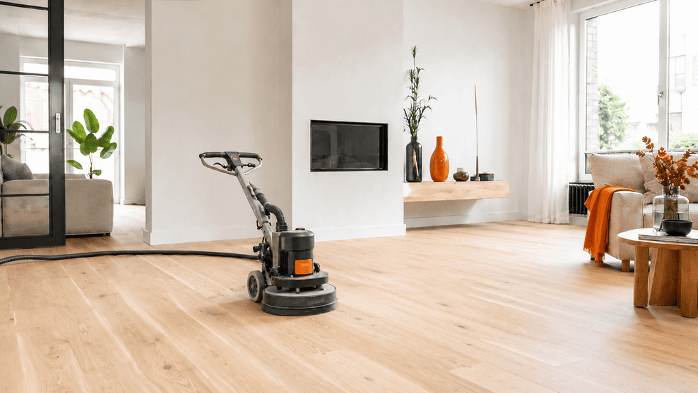 met een schuurmachine uw eiken houten vloer schuren en lakken